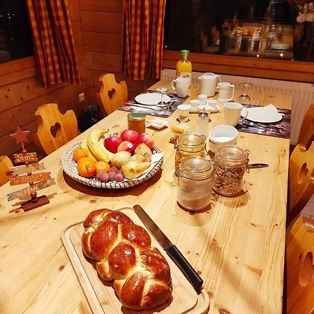 Les Genevriers Bed & Breakfast *